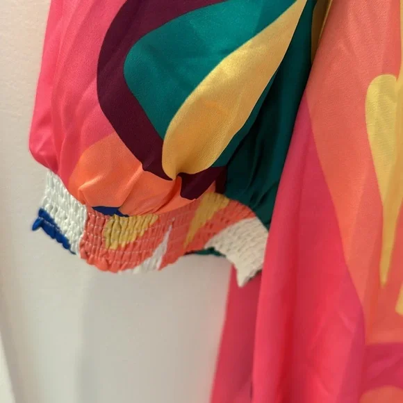 NWT Multi color blouse size medium. - Picture 3 of 4